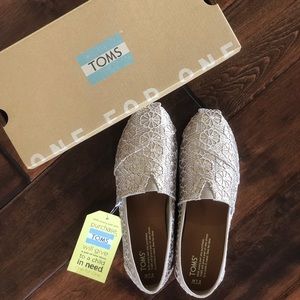 TOMS Rose Gold Crochet Glitter